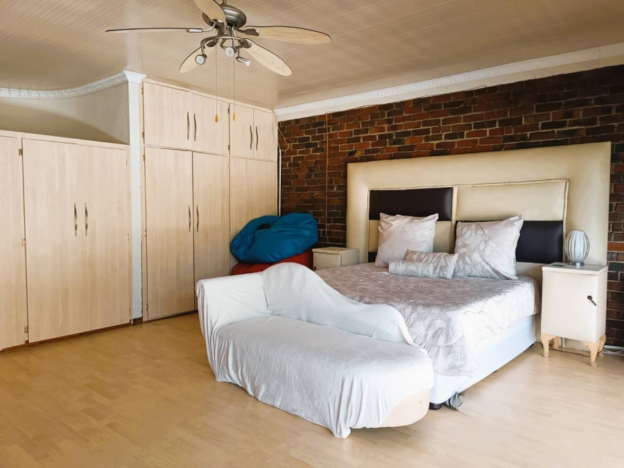 5 Bedroom Property for Sale in Pellissier Free State